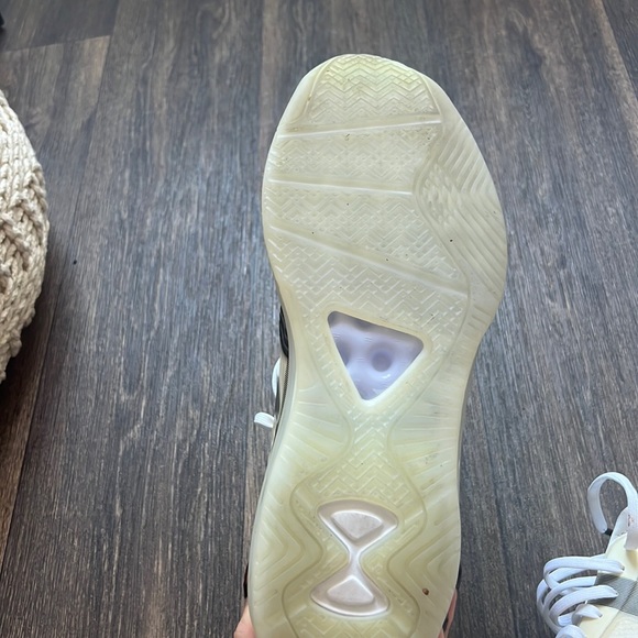 John Elliott x LeBron Icon QS - Picture 7 of 9